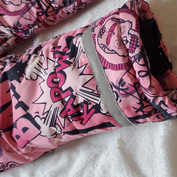 Pilguni girls pink and black snowsuit and gloves. - Picture 10 of 16